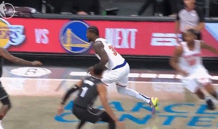 彩经网官网app下载-裁判报告认定兰德尔走步 尼克斯前锋成走步大王